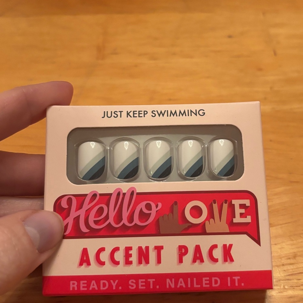 ❤️💋Hello Love nails accent pack Just Keep Swimming ❤️💋
